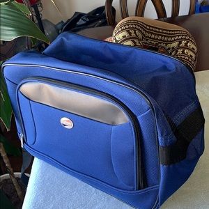 Travel Bag & 2 neck Pillows